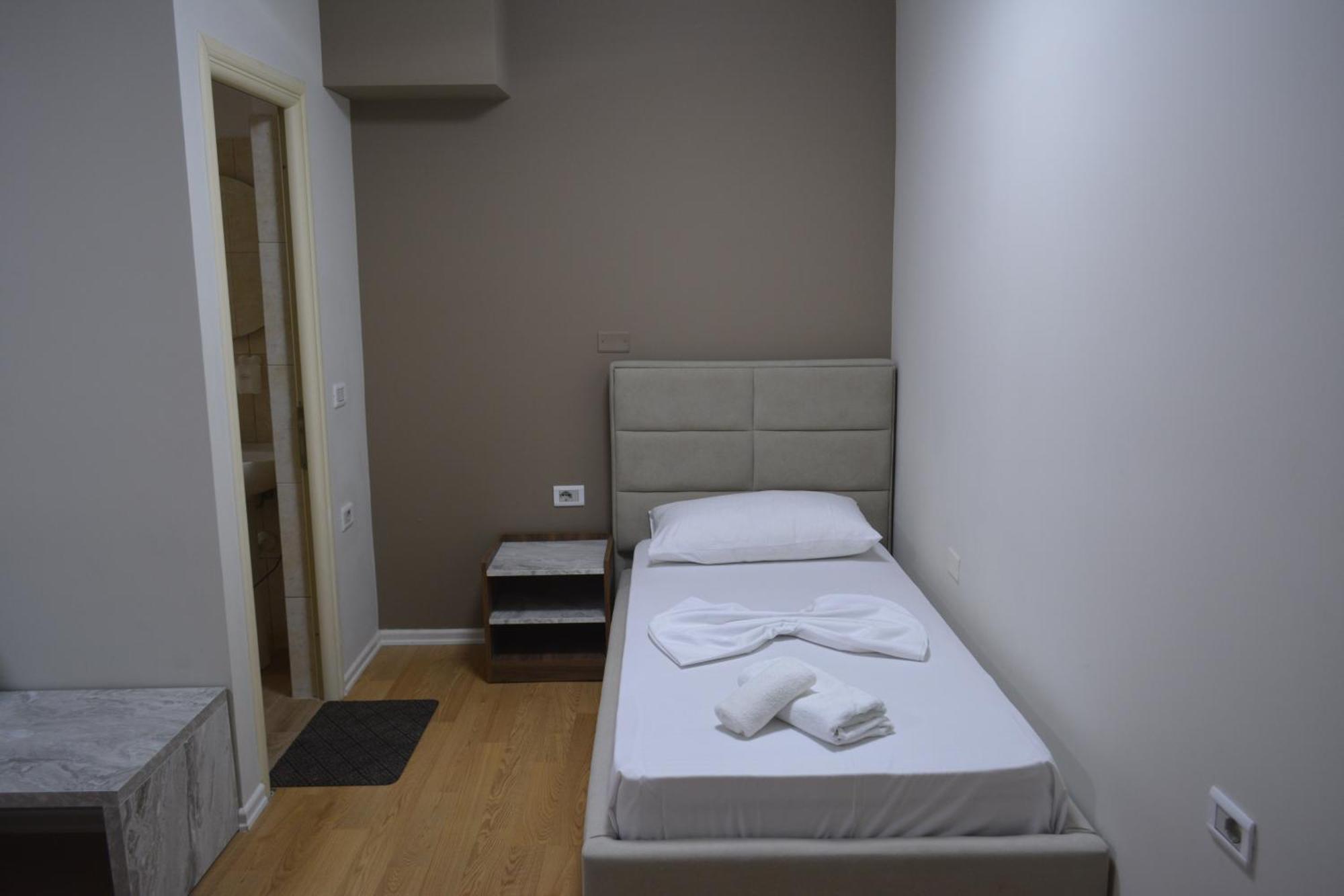Hotel Her Vlorë Extérieur photo
