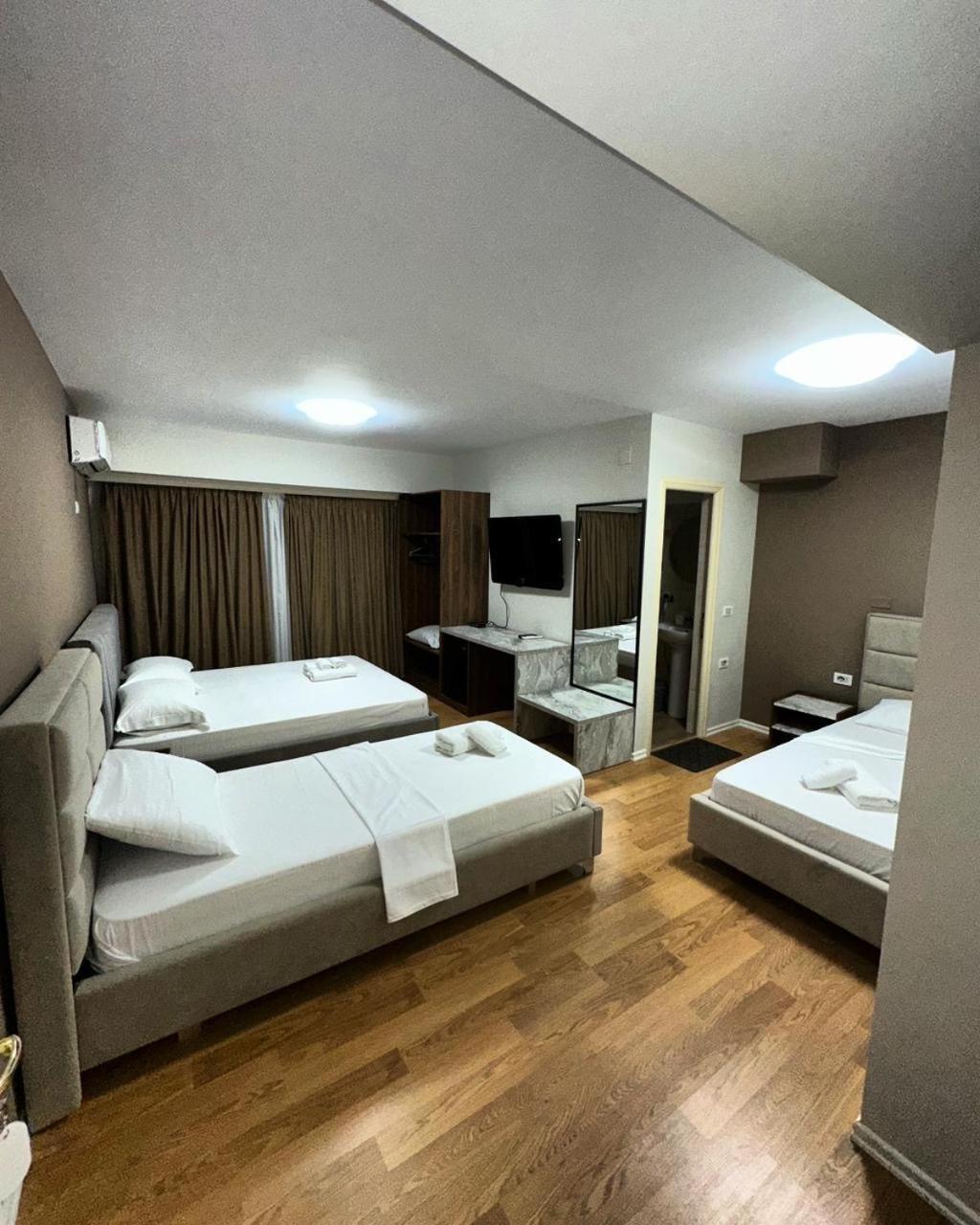 Hotel Her Vlorë Extérieur photo
