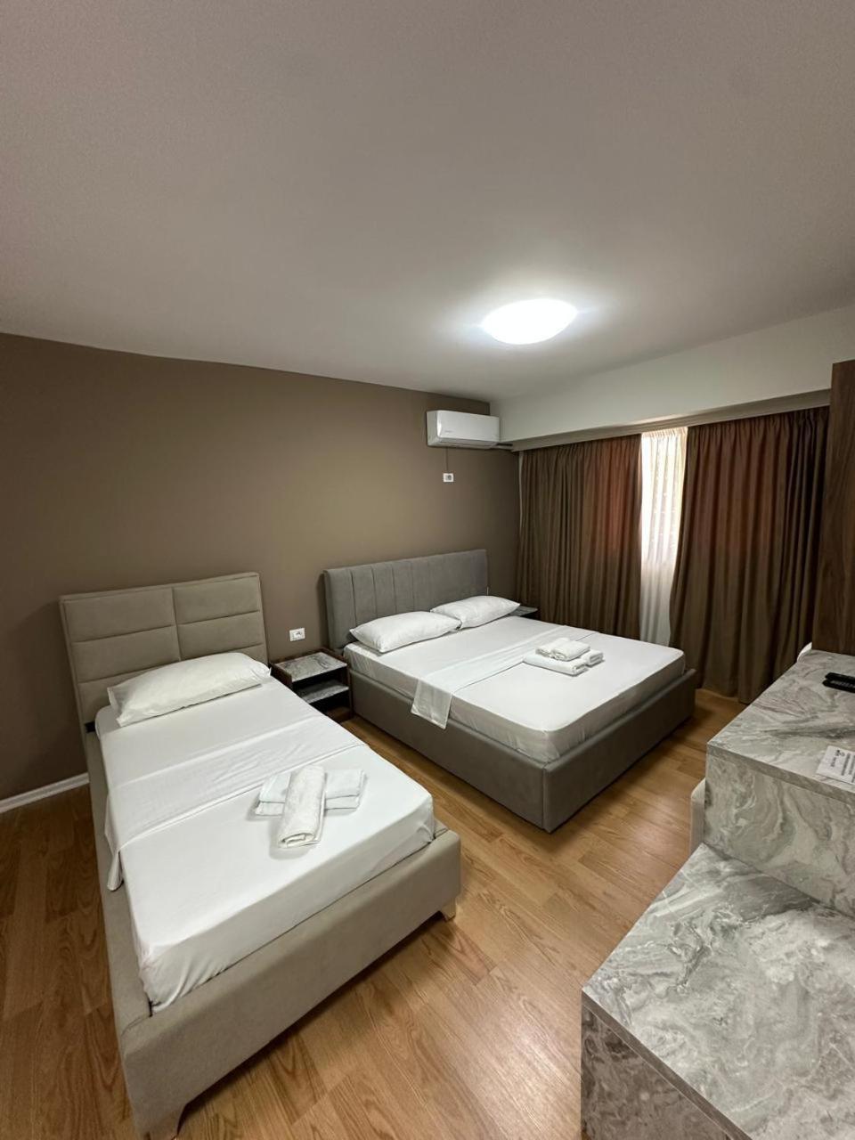 Hotel Her Vlorë Extérieur photo