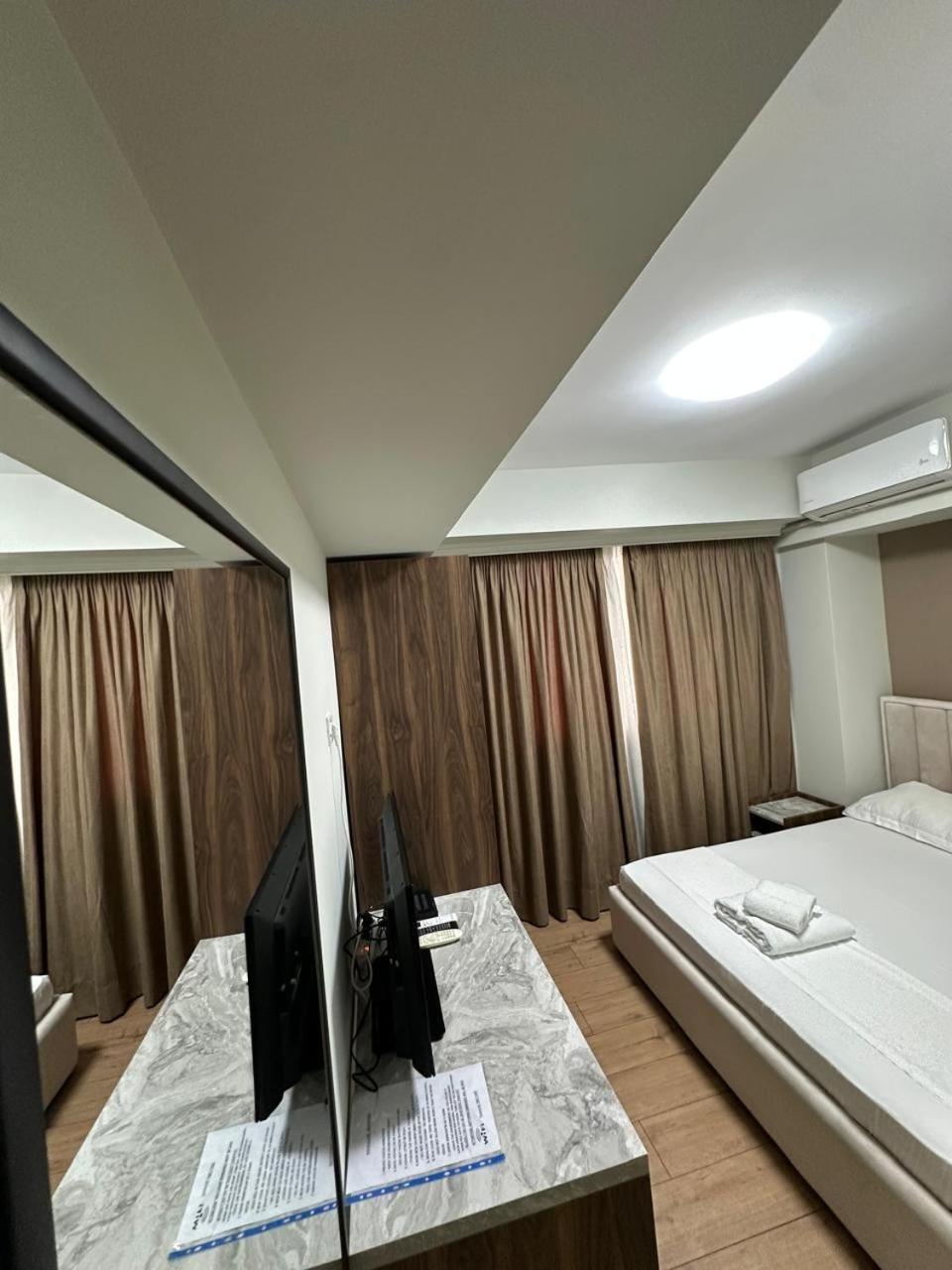 Hotel Her Vlorë Extérieur photo