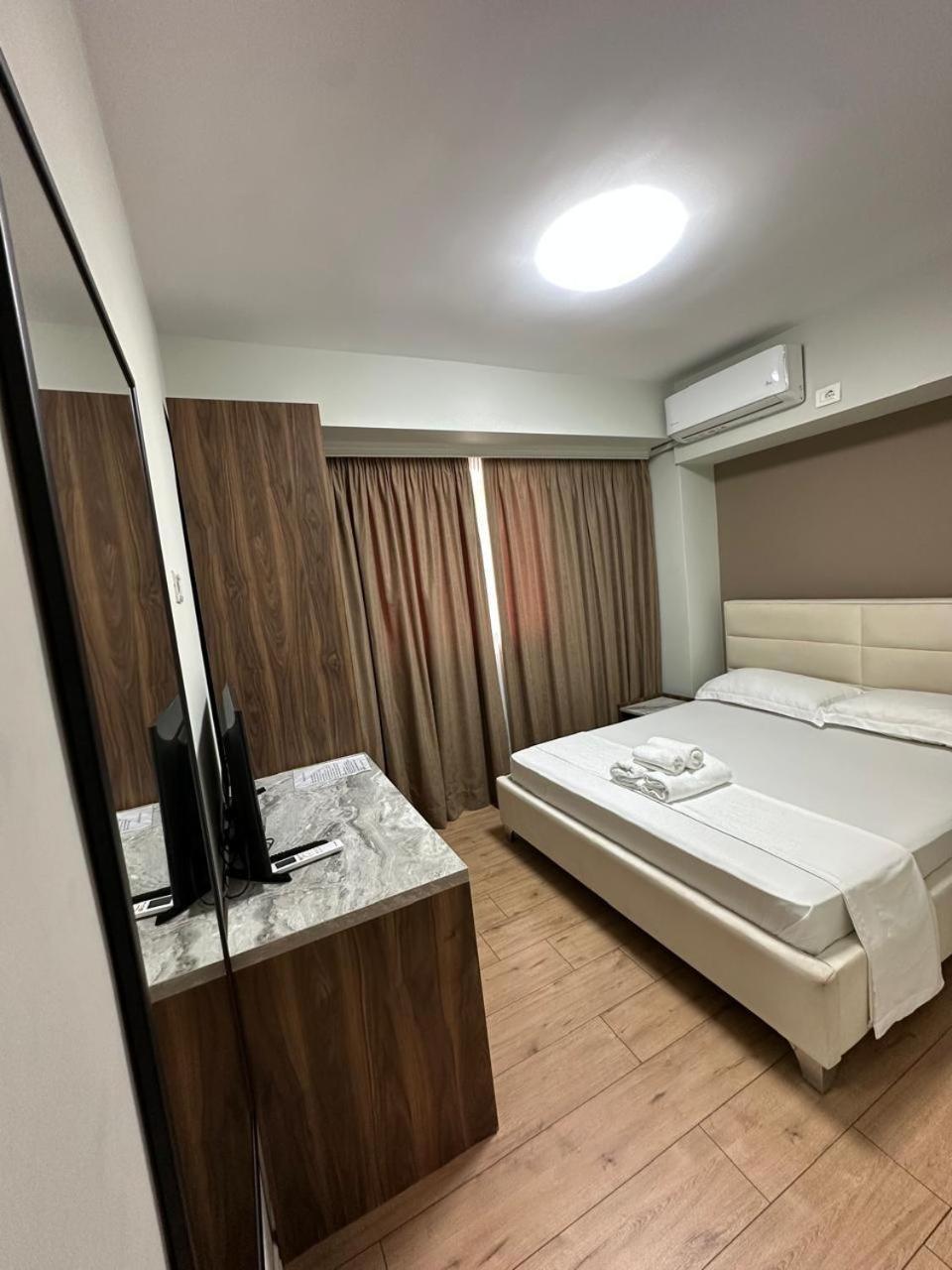 Hotel Her Vlorë Extérieur photo