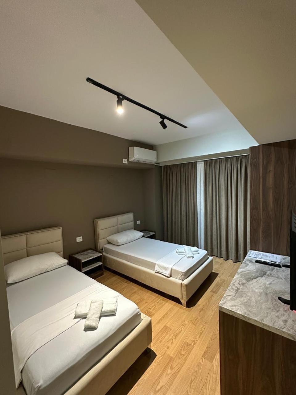 Hotel Her Vlorë Extérieur photo