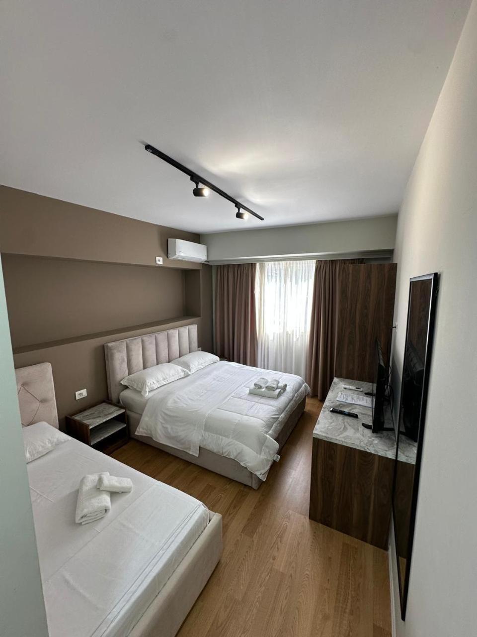 Hotel Her Vlorë Extérieur photo