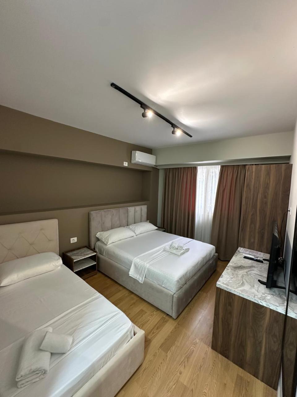 Hotel Her Vlorë Extérieur photo